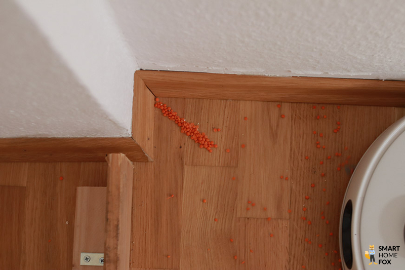 Philips HomeRun beim Reinigungstest in einer Ecke.